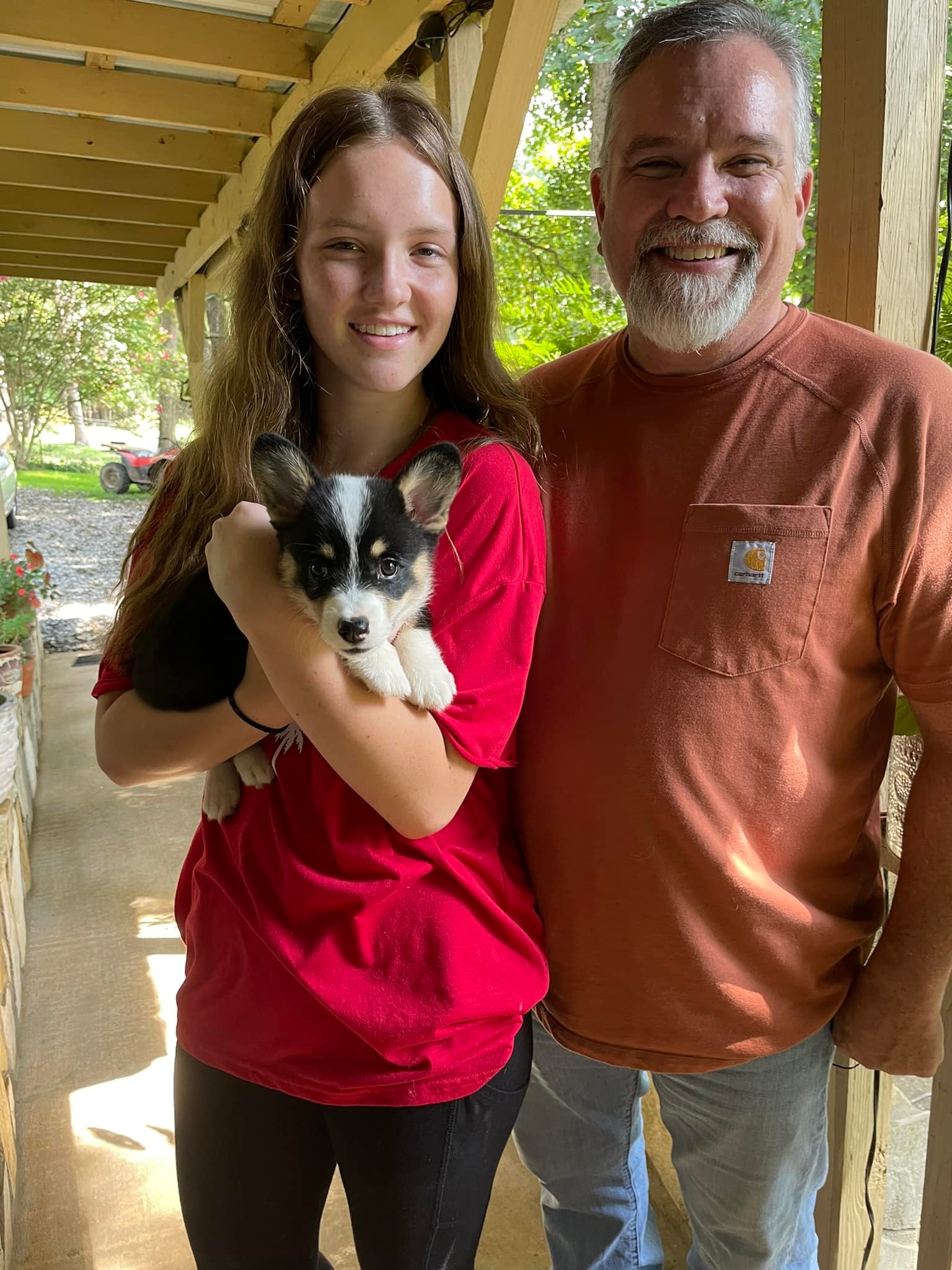 Family with new tri-color pembroke welsh corgi puppy in NC